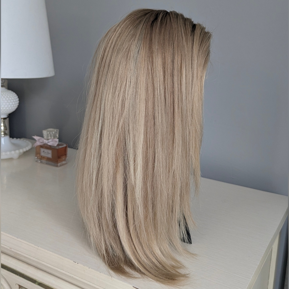 Sleek Straight Blonde Women's Wig - Neutral Blonde Finish